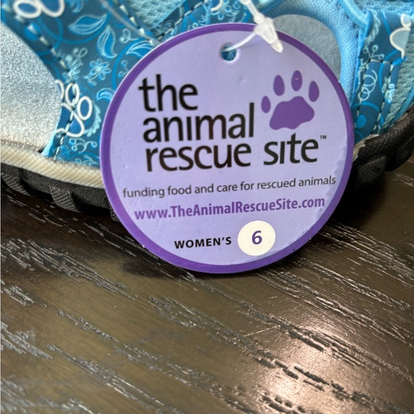 NWT Women’s sports Sandals with dog prints  from the animal rescue site Size 6 - Picture 5 of 7